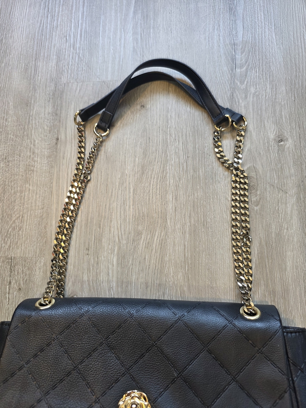 Betsey Johnson Black Quilted Crossbody Handbag Gold Chain - Picture 3 of 6